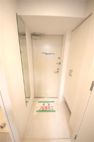 セレニテ新大阪カルムの玄関写真
