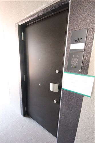 プレサンス堺筋本町駅前シェルの玄関写真