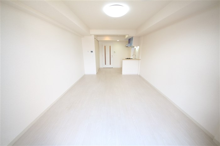 セレッソコート上本町EASTの居間写真