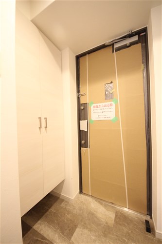 レオンコンフォート天神橋の玄関写真
