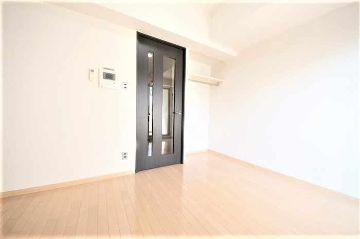 レジュールアッシュ谷町の居間写真
