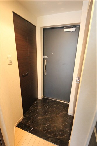 レオンコンフォート本町東の玄関写真