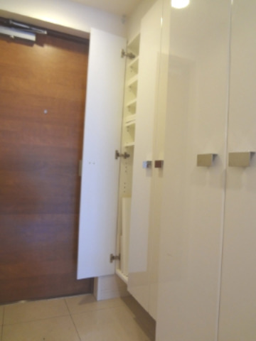 レジュールアッシュ難波リュクスの玄関写真