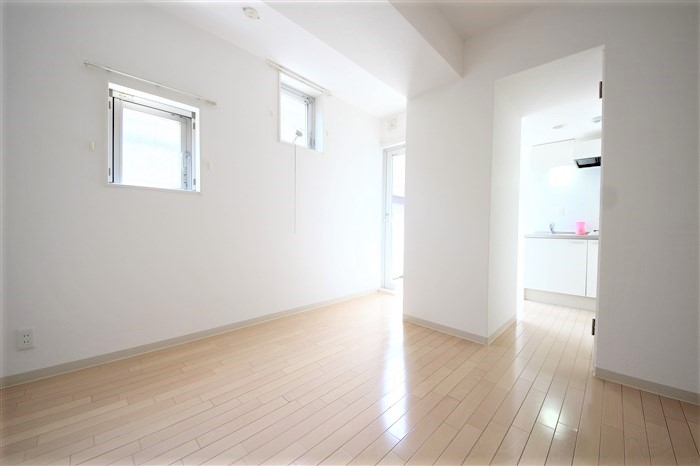 CHATEAU NAMBA RIPPLEの居間写真