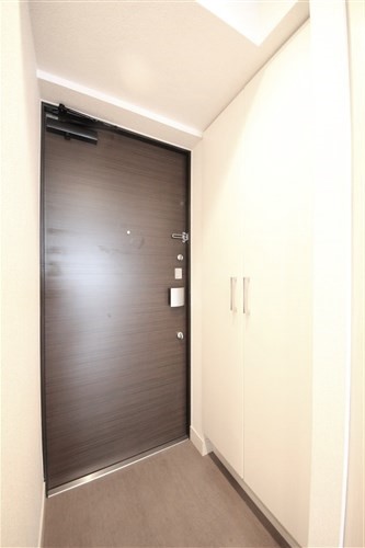 プレサンス難波元町の玄関写真