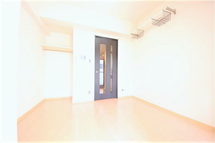 レジュールアッシュ谷町の居間写真