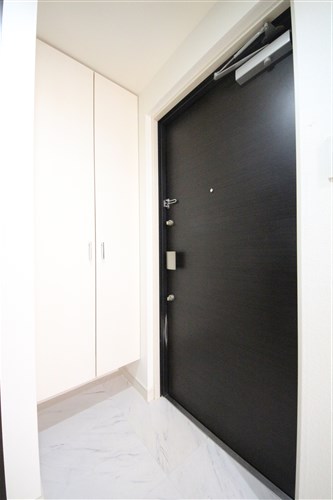 エスライズ本町東の玄関写真