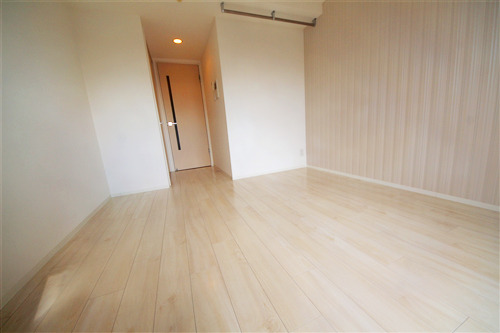 プレミアムコート谷町4丁目の居間写真