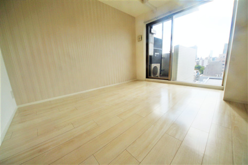 プレミアムコート谷町4丁目の居間写真