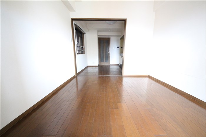 プレサンス千日前通の居間写真