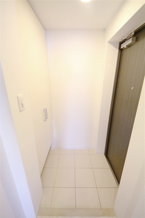 コンフォリア心斎橋EASTの玄関写真