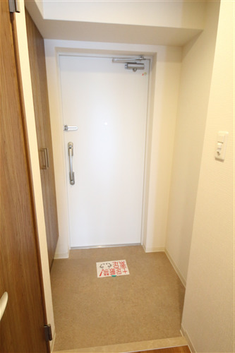 フォーリアライズ本町レクスの玄関写真