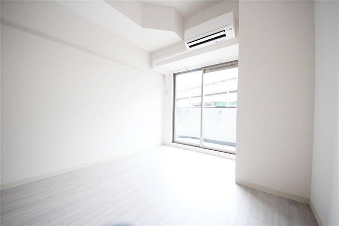 プレサンスOSAKA DOMECITY クロスティの居間写真