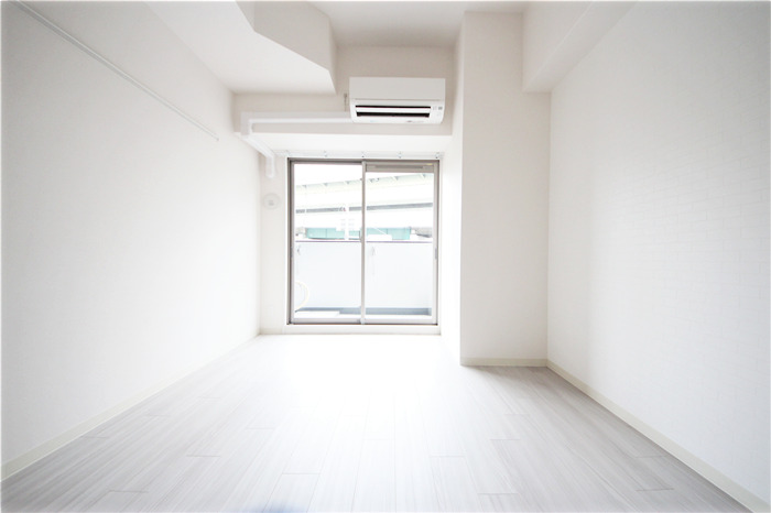 プレサンスOSAKA DOMECITY クロスティの居間写真