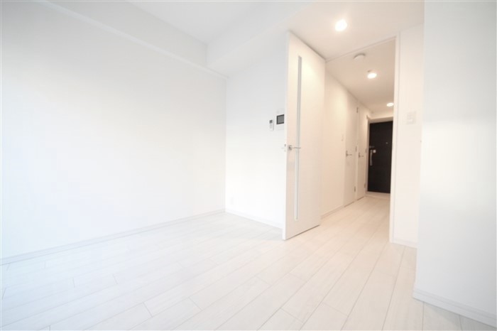 SーRESIDENCE新大阪WESTの居間写真