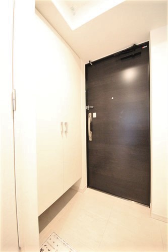 SーRESIDENCE新大阪WESTの玄関写真