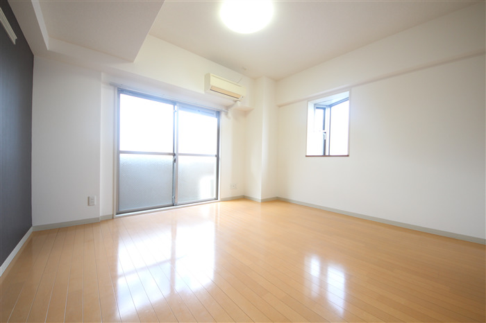 マルセイ玉川マンションの居間写真