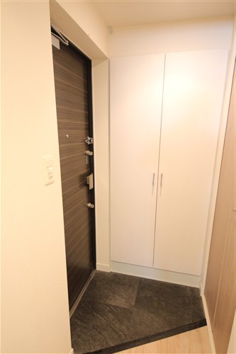 プレサンス松屋町駅前の玄関写真
