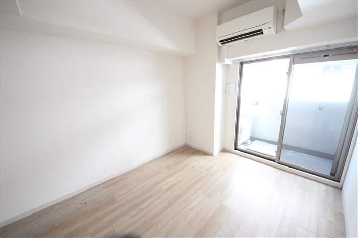 プレサンス松屋町駅前の居間写真