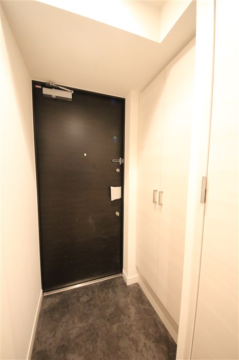 プレサンス南森町ライズの玄関写真