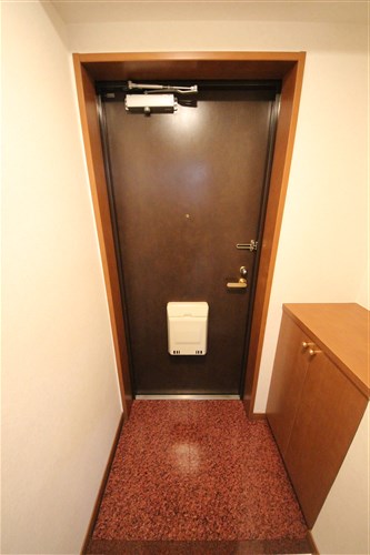 プレサンス新大阪の玄関写真