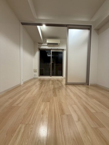 プレサンス堺筋本町駅前の居間写真