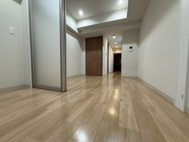 プレサンス堺筋本町駅前の居間写真