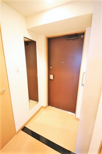 プレサンス心斎橋リベルタの玄関写真