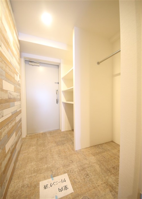 Wolf Pack Apartmentの玄関写真
