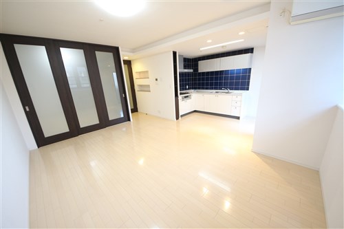 プライムアーバン堺筋本町の居間写真