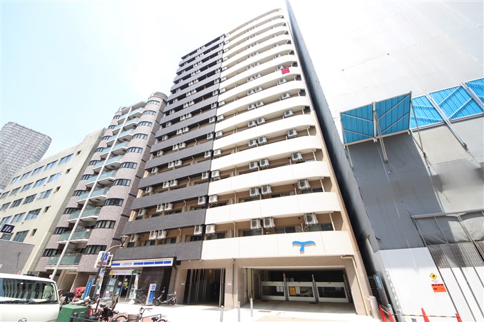 SERENITE本町refletの外観写真