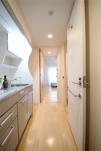 SERENITE本町refletの玄関写真