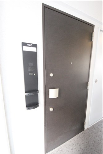 プレサンス谷町リーベの玄関写真
