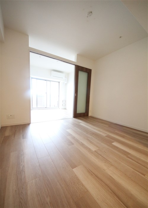 RISING Maison本町橋の居間写真