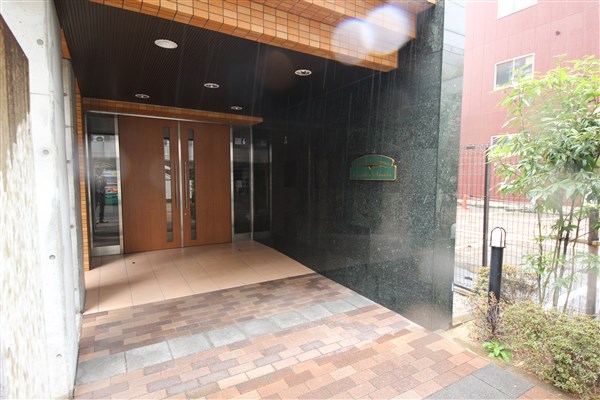 ジュネーゼグラン東梅田の外観写真
