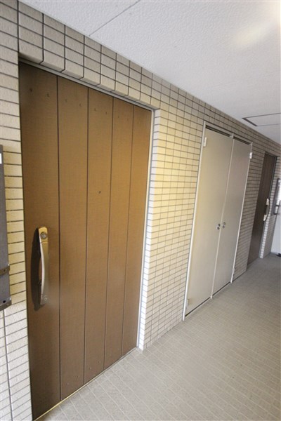 ジュネーゼグラン東梅田の玄関写真