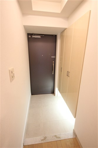 アーデンタワー新町の玄関写真