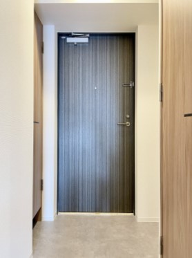 LEGALAND+難波南の玄関写真