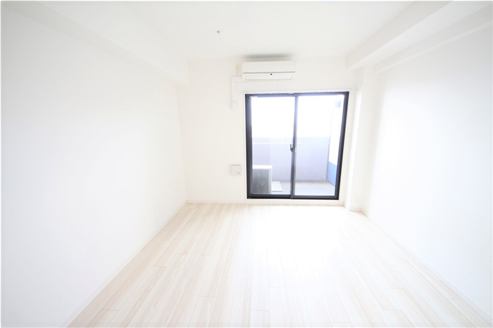 S-RESIDENCE新大阪WESTの居間写真