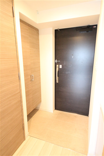 S-RESIDENCE新大阪WESTの玄関写真