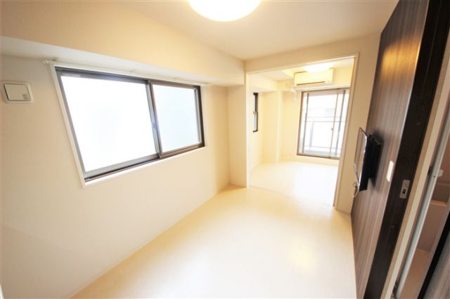 アドーラブル船場の居間写真
