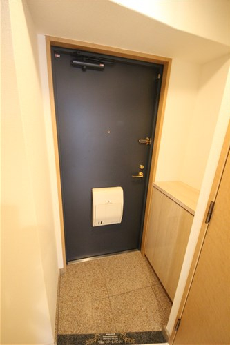 レジデア西本町の玄関写真