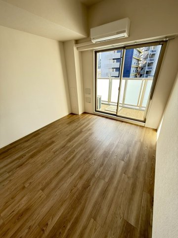 エスリード新大阪ラヴァーグの居間写真