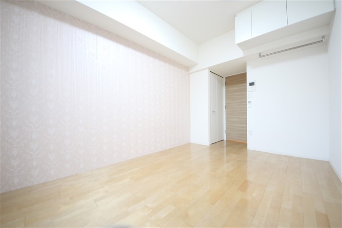 ラシュレエグゼ難波南の居間写真