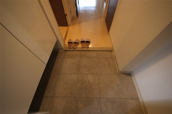 レジディア心斎橋ウエストの玄関写真