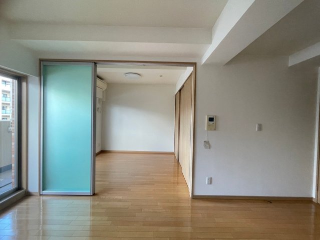 フローライト南森町の居間写真