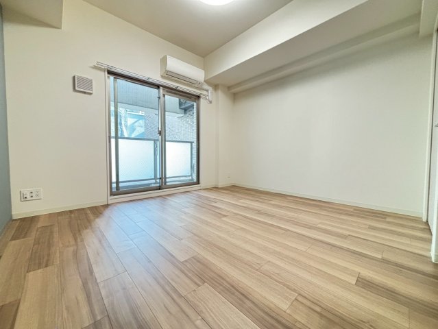 プレサンス谷町九丁目駅前の居間写真