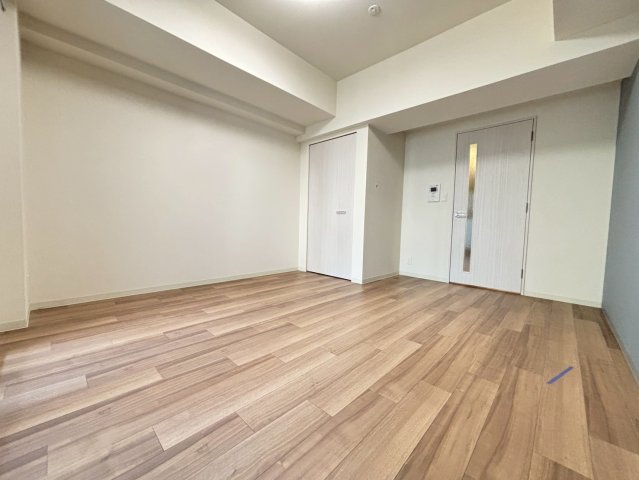 プレサンス谷町九丁目駅前の居間写真
