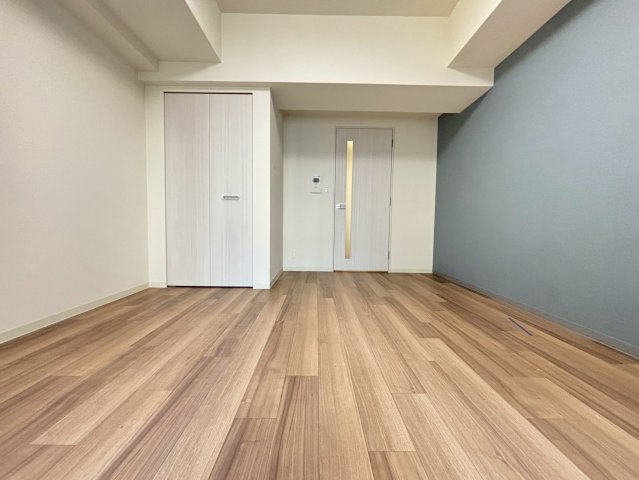 プレサンス谷町九丁目駅前の居間写真