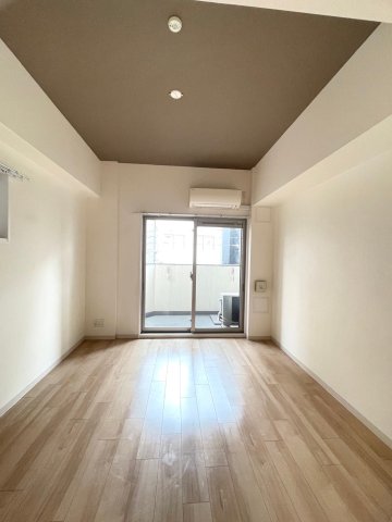 クリスタルグランツ東天満の居間写真